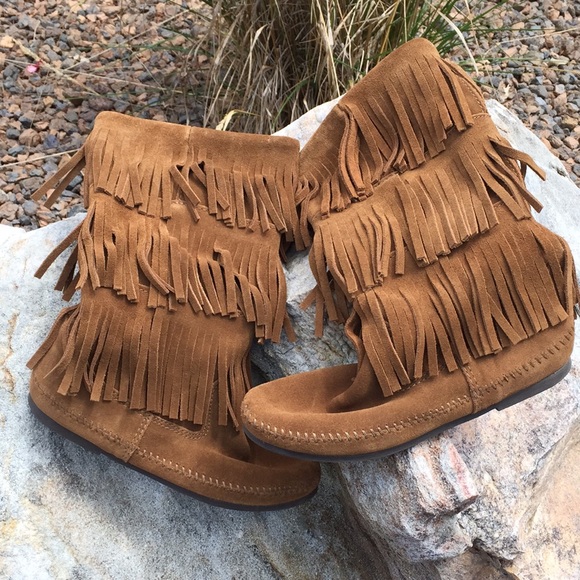 Minnetonka Shoes - 🥰 Minnetonka Dusty Brown Fringe Boots🥰